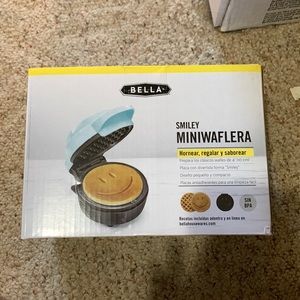 bella smiley waffle maker